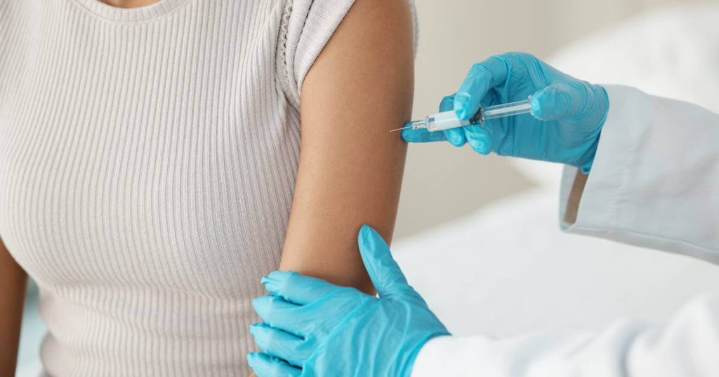 La OMS, define la vacunación como una forma sencilla, inocua y eficaz en la que el ser humano se puede proteger contra enfermedades.