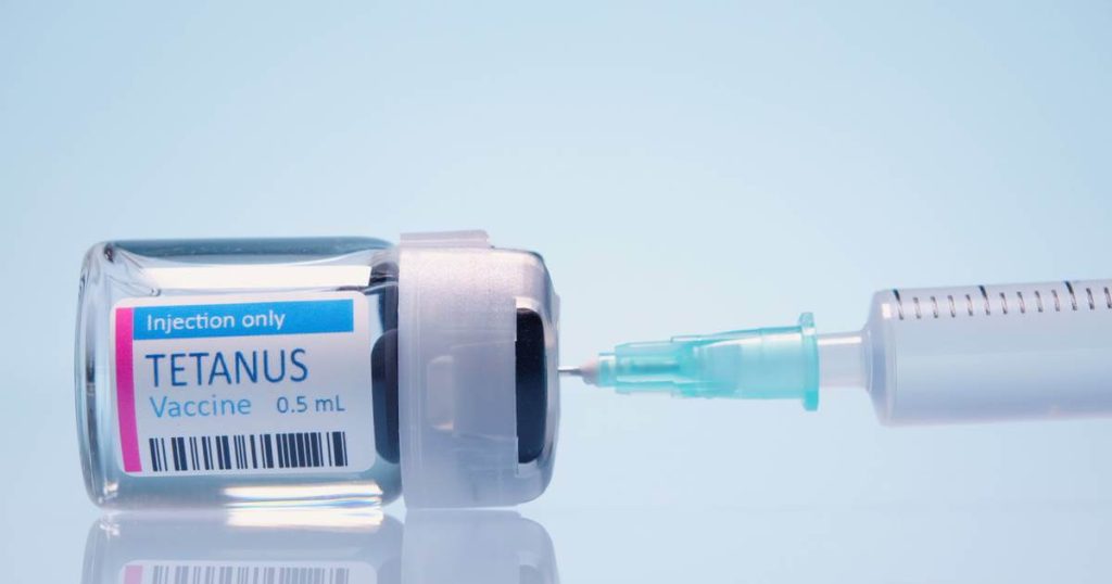 El tétano es una enfermedad infecciosa aguda que es causada por las esporas de la bacteria Clostridium tetani.